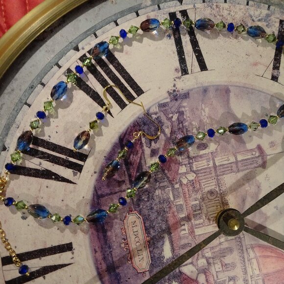 Artisanal necklace/earring set designed around rice beads and crystals - Picture 3 of 9